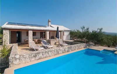 Bazen u objektu Stunning Home In Sutivan ili u blizini
