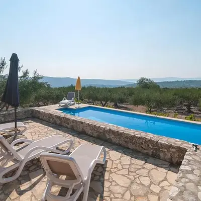 Stunning Home In Sutivan