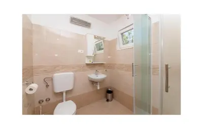 Kupaonica u objektu Beautiful Home In Supetar