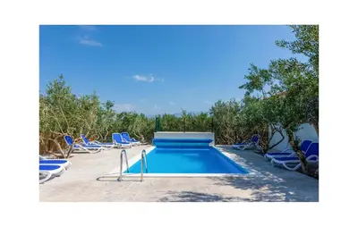 Bazen u objektu Beautiful Home In Supetar ili u blizini