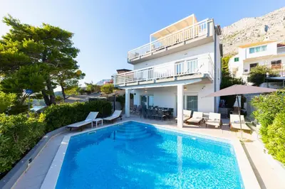 Bazen u objektu Villa ELLA ESTELLE with a heated pool, hot tub, sauna ili u blizini