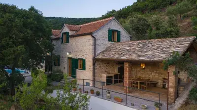 Tlocrt objekta Stone Dalmatian House Modern, Stylish with Pool