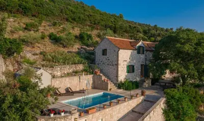 Tlocrt objekta Stone Dalmatian House Modern, Stylish with Pool