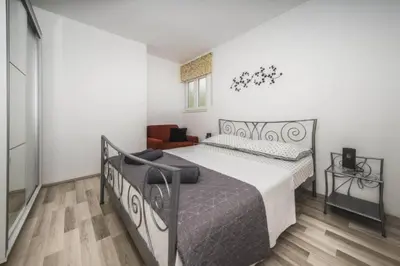 Krevet ili kreveti u jedinici u objektu Holiday Home With Seven Bedrooms and Pool