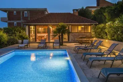 Bazen u objektu Holiday Home With Seven Bedrooms and Pool ili u blizini