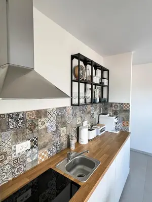 Kuhinja ili čajna kuhinja u objektu Apartment Stairs to Adriatic 50m from a beach!