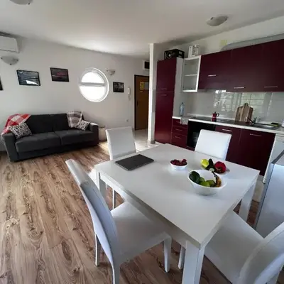 Apartment Milna Dante