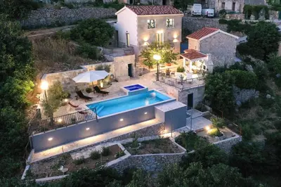 Bazen u objektu Lovely Villa With Heated Pool and Sea View for 8 Persons ili u blizini