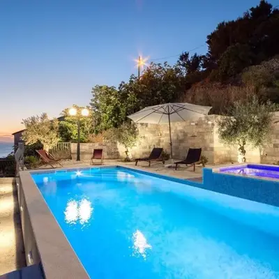 Lovely Villa With Heated Pool and Sea View for 8 Persons