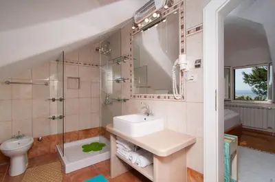 Kupaonica u objektu Exclusive Beachfront Villa with Pool for 8 at Island Brač