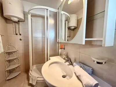 Kupaonica u objektu Azure Apartments By The Sea Near City Omiš