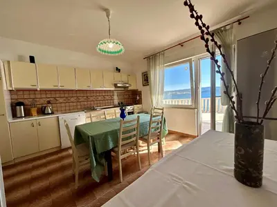 Kuhinja ili čajna kuhinja u objektu Azure Apartments By The Sea Near City Omiš