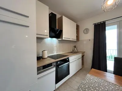 Kuhinja ili čajna kuhinja u objektu Anchor Apartment in Stanići Near Omiš