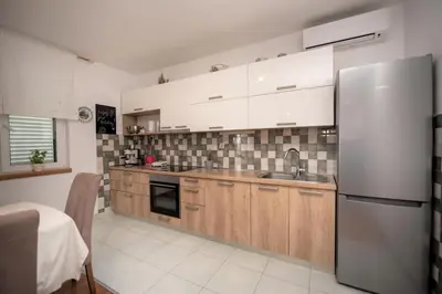 Kuhinja ili čajna kuhinja u objektu Holiday Home Andrija