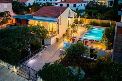 Bazen u objektu Family friendly house with a swimming pool Supetar, Brac - 23813 ili u blizini