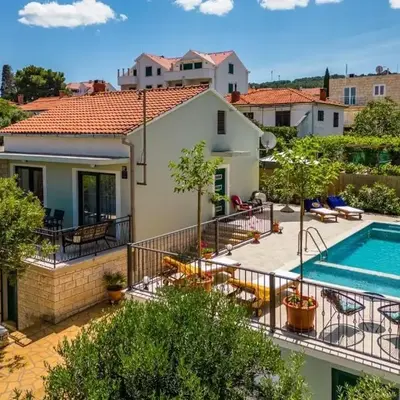 Family friendly house with a swimming pool Supetar