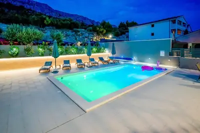 Bazen u objektu Luxury Apartment Lorena - Exclusive Private Heated Pool ili u blizini