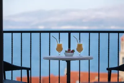 Balkon ili terasa u objektu Azuris - Modern Sea View Apartment, Steps from the Center and Beach