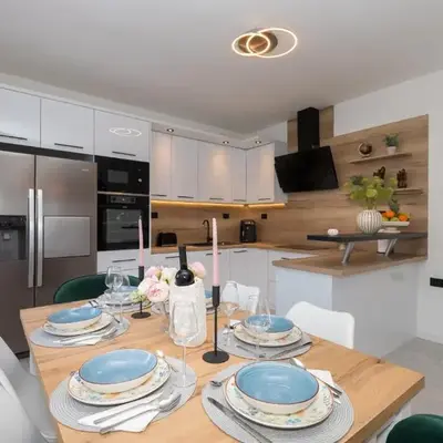 Azuris - Modern Sea View Apartment