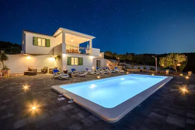 Bazen u objektu Villa Nono ili u blizini