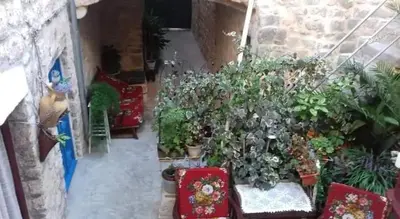 Vrt u objektu Captains Heritage - Traditional Apartment in Stari Grad