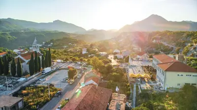 Pogled na planine ili pogled na planine iz vila