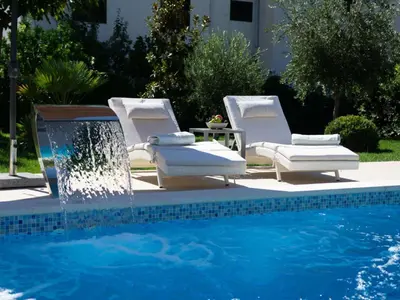 Bazen u objektu Holiday home for eight, Dugi Rat ili u blizini