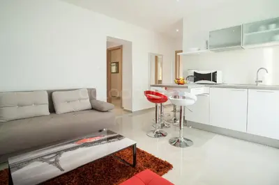 Kuhinja ili čajna kuhinja u objektu Beachfront Brela Apartments Ljubica