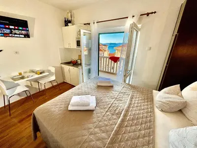 Krevet ili kreveti u jedinici u objektu Apartment Toni with sea view and balcony in Brela