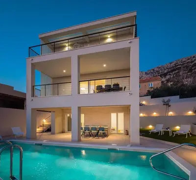 Bazen u objektu Villa Maris & Ivana Brela 2x28m2 heated pool gym ili u blizini