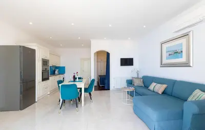 TV i/ili zabavni centar u objektu Awesome Apartment In Brela With House Sea View
