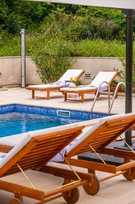 Bazen u objektu Seaside luxury villa with a swimming pool Splitska, Brac - 23815 ili u blizini