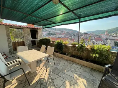 Pogled na planine ili pogled na planine iz vikendica