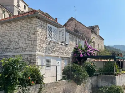 Pogled na planine ili pogled na planine iz vikendica