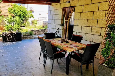 Popločani dio dvorišta ili vanjski dio objekta Apartments by the sea Sutivan, Brac - 23920