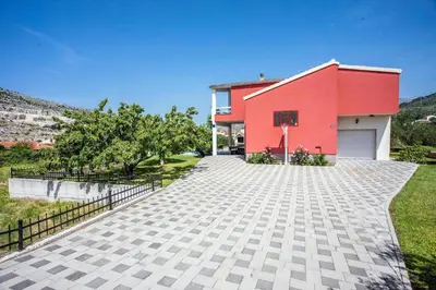Pogled na planine ili pogled na planine iz vikendica