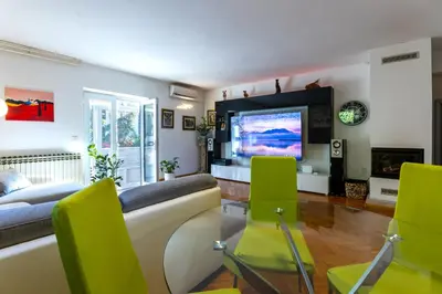 TV i/ili zabavni centar u objektu Villa Persea - Supetar