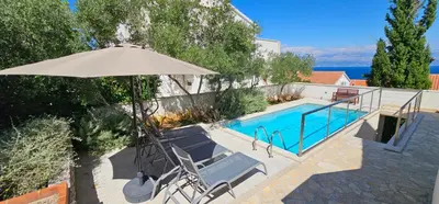 Bazen u objektu Spacious villa,pool, sea views, terraces, gardens - Villa Maria ili u blizini