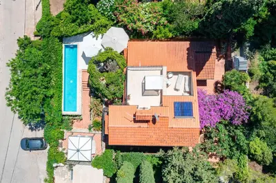 Bazen u objektu Seaside family friendly house with a swimming pool Jelsa, Hvar - 23760 ili u blizini