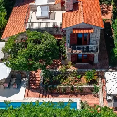 Seaside family friendly house with a swimming pool Jelsa