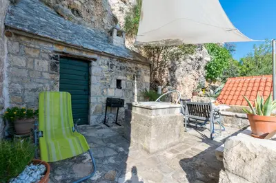 Popločani dio dvorišta ili vanjski dio objekta House Cottage