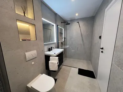 Kupaonica u objektu Apartments Lux Mare spectacular sea view, only a 10 meters from the beach