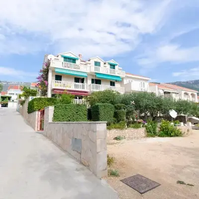 Apartment and Rooms Mate