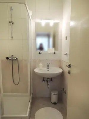 Kupaonica u objektu Studio apartment 3785-3 for 2 Pers in Baska Voda