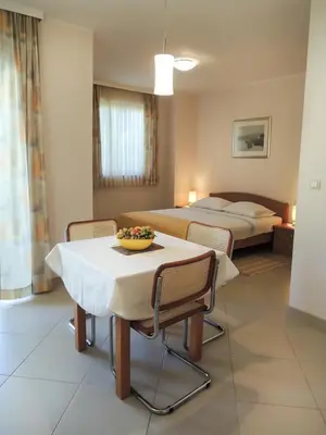 Krevet ili kreveti u jedinici u objektu Studio apartment 3785-3 for 2 Pers in Baska Voda