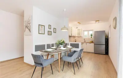 Kuhinja ili čajna kuhinja u objektu Luxurious Home In Zadvarje