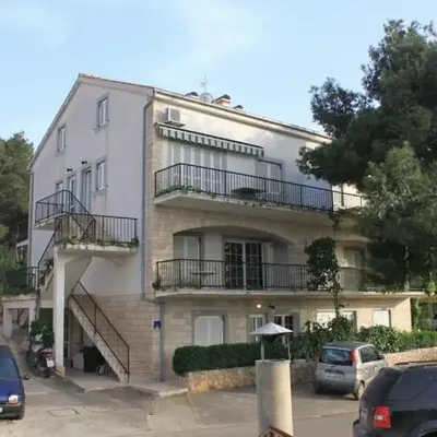 Apartments with a parking space Jelsa