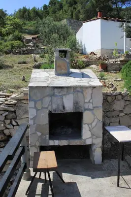 Oprema za roštilj dostupna gostima apartmana