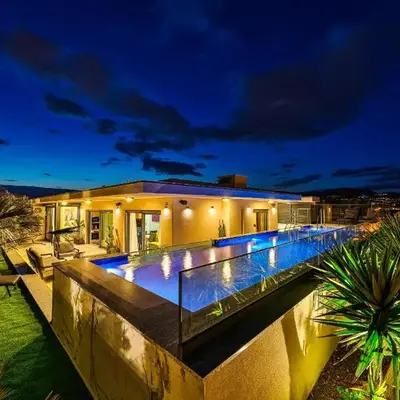 Sky Pool Penthouse with a huge heated private pool