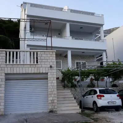 Apartments with parking space Medici